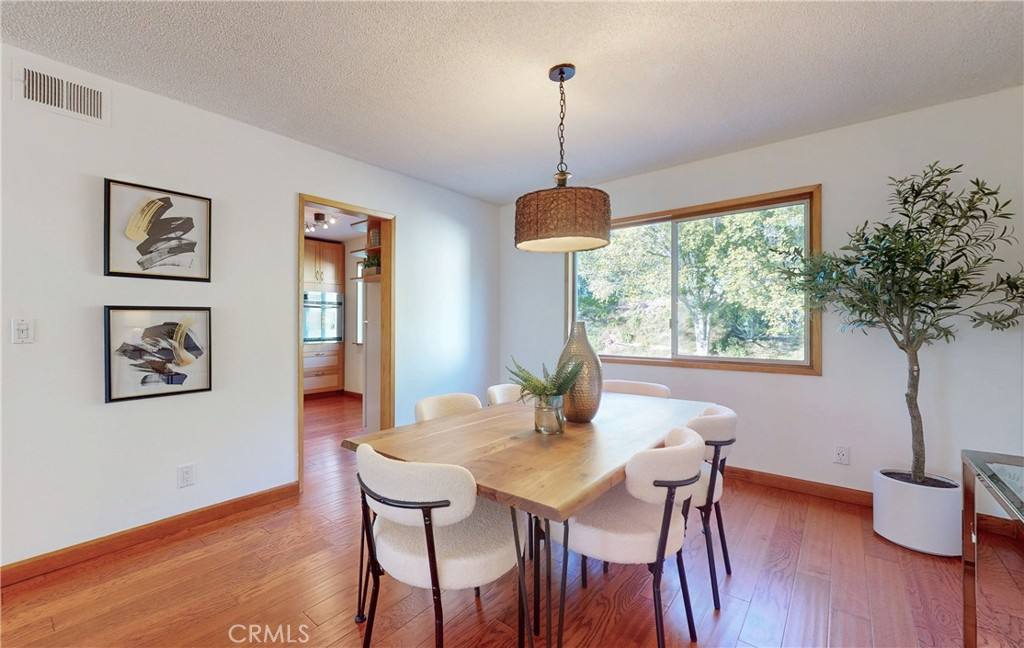 Townhouse for rent at 7727 Via Capri, Burbank, CA 91504