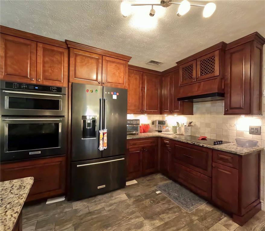 Apartment for rent at 4902 Thonotosassa Rd, Plant City, FL 33565