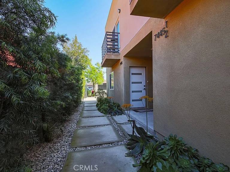 Apartment for rent at 7445 Troost Ave #74457445 1 2, North Hollywood, CA 91605