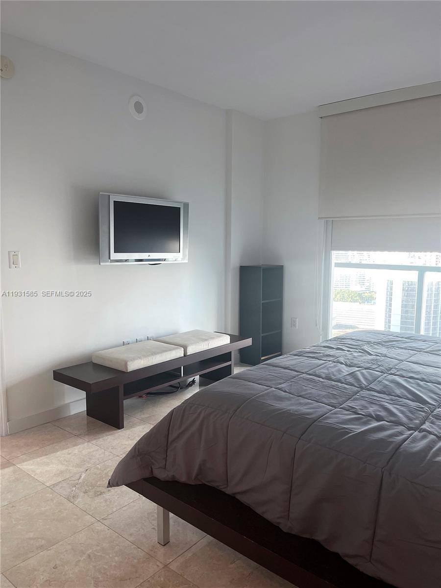 Apartment for rent at 500 Brickell Ave #3105, Miami, FL 33131