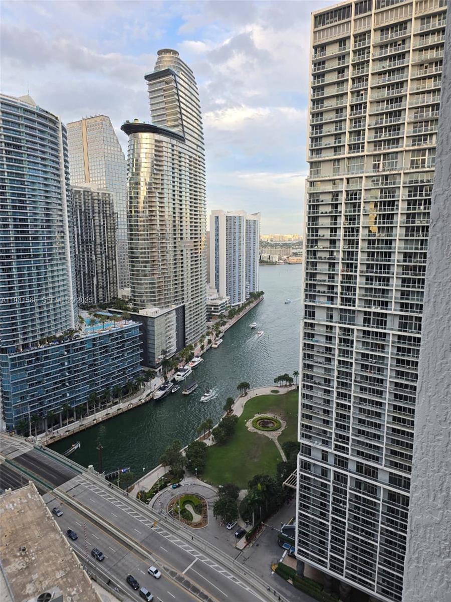 Apartment for rent at 500 Brickell Ave #3105, Miami, FL 33131