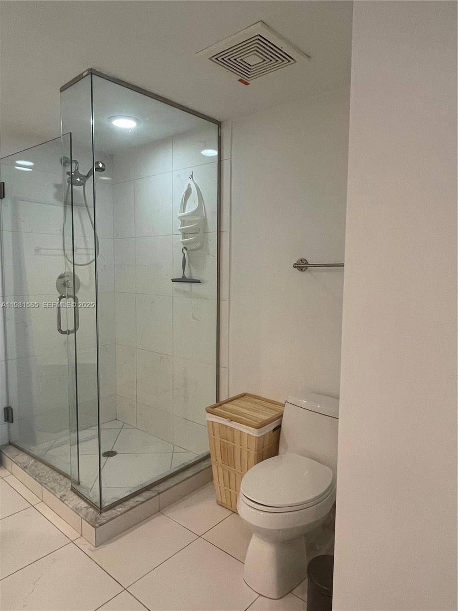 Apartment for rent at 500 Brickell Ave #3105, Miami, FL 33131