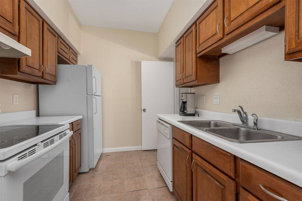 Condo for rent at 2400 N Braeswood Blvd #220, Houston, TX 77030