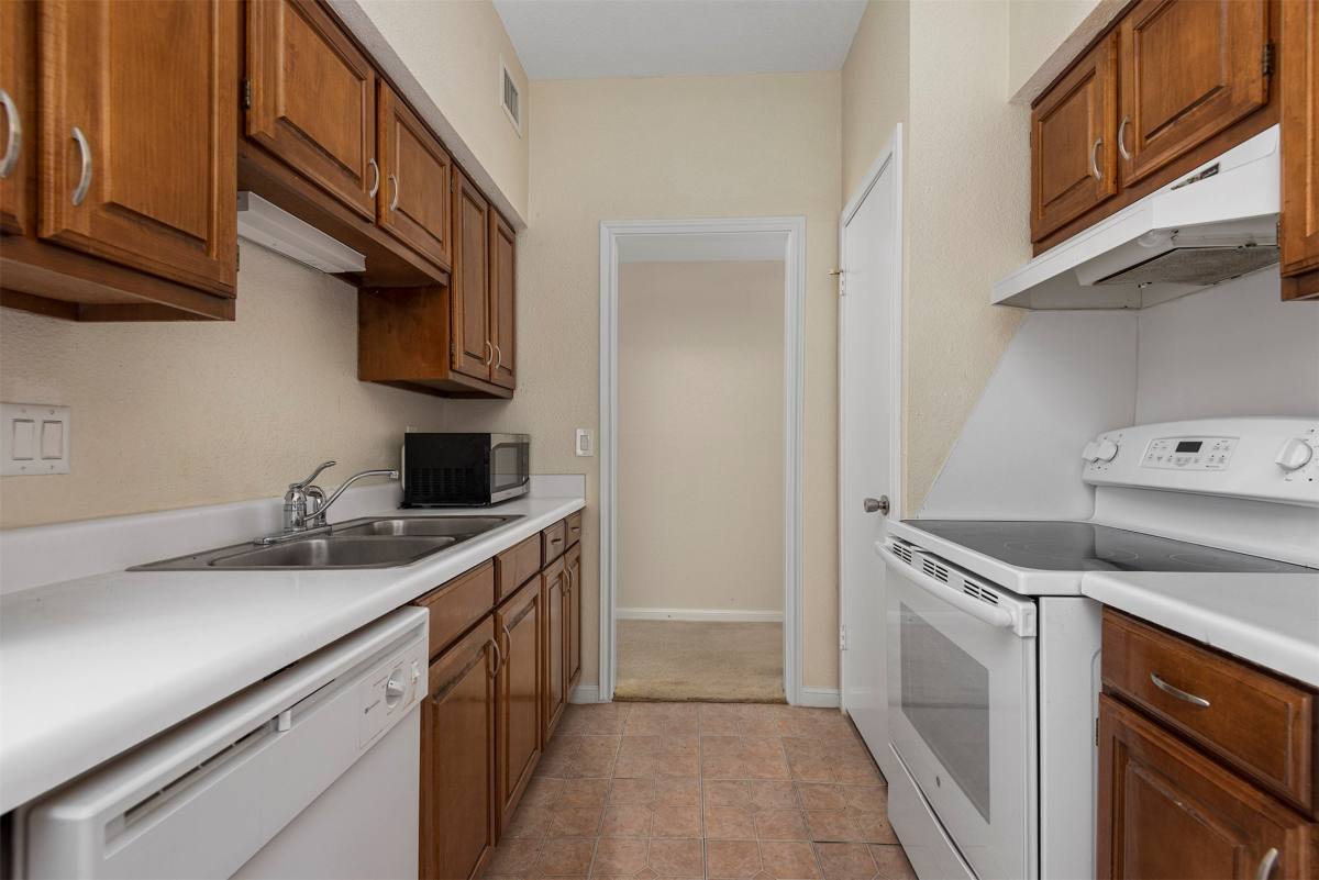 Condo for rent at 2400 N Braeswood Blvd #220, Houston, TX 77030