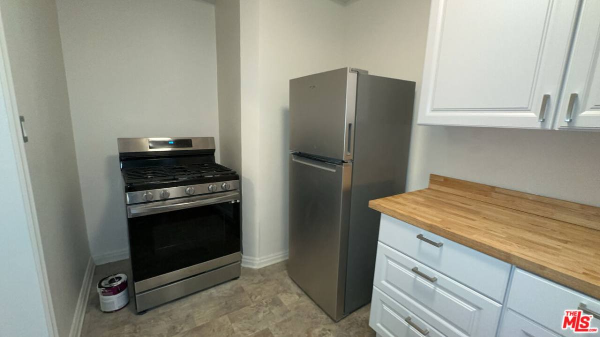 Apartment for rent at 4950 Beverly Blvd #49504950 1 2, Los Angeles, CA 90004