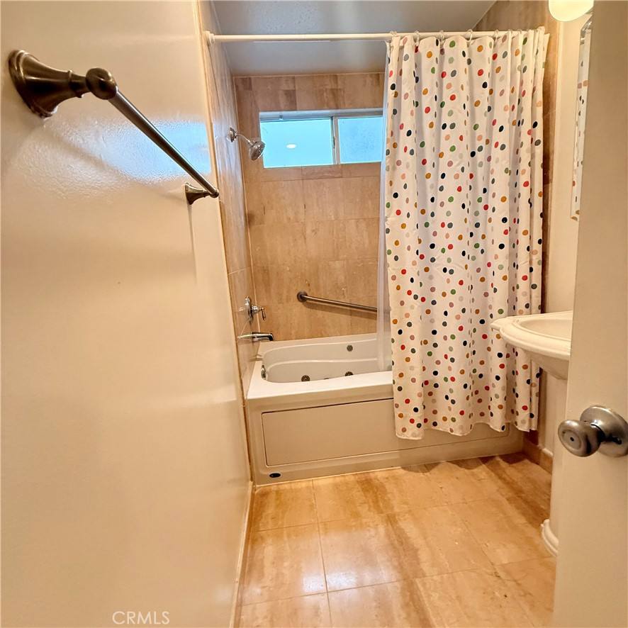 Apartment for rent at 12801 Moorpark St #106, Studio City, CA 91604