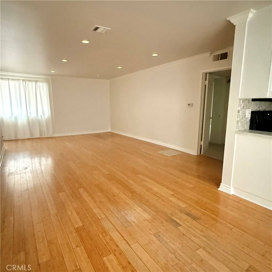 Apartment for rent at 12801 Moorpark St #106, Studio City, CA 91604