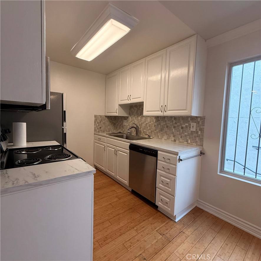 Apartment for rent at 12801 Moorpark St #106, Studio City, CA 91604