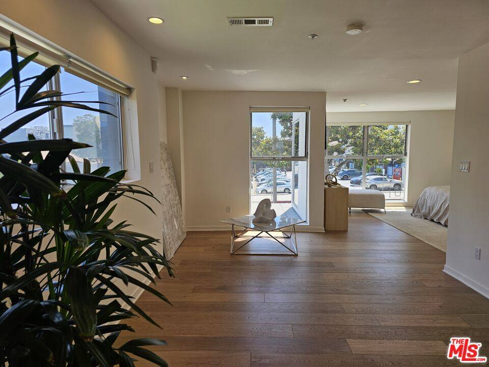 Townhouse for rent at 1617 Broadway #1617B, Santa Monica, CA 90404