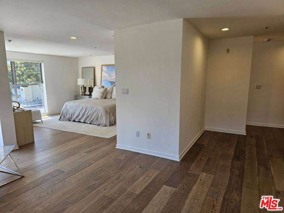Townhouse for rent at 1617 Broadway #1617B, Santa Monica, CA 90404