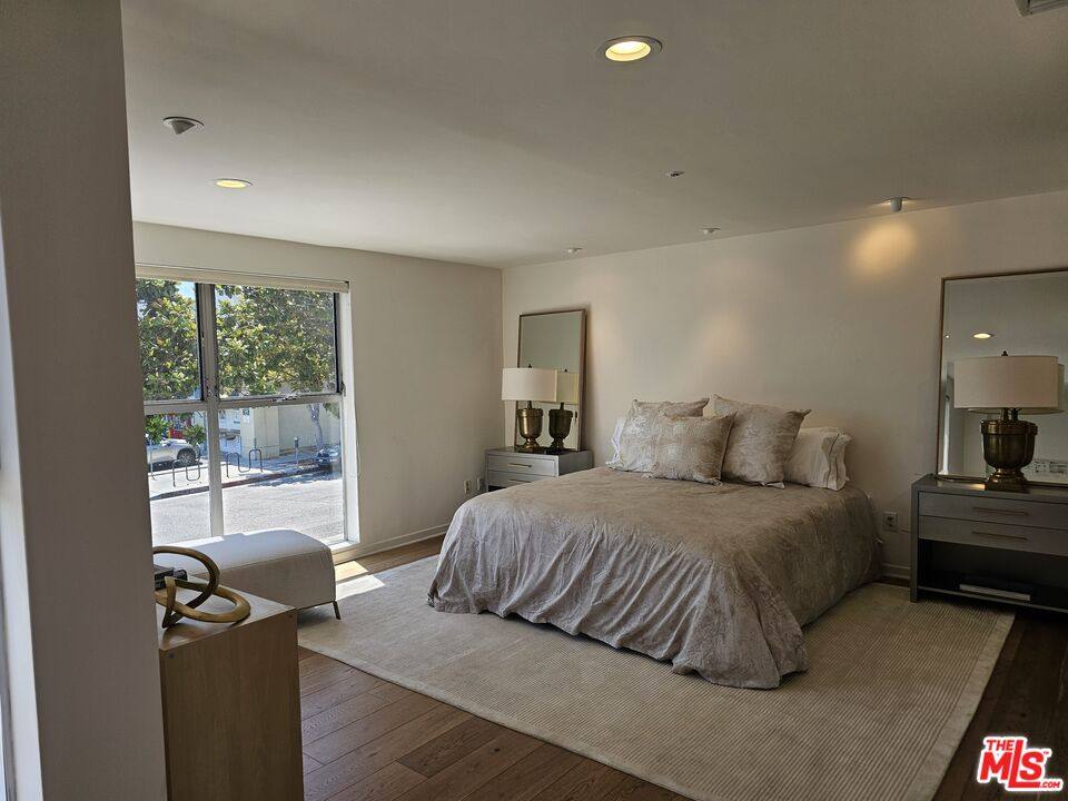 Townhouse for rent at 1617 Broadway #1617B, Santa Monica, CA 90404