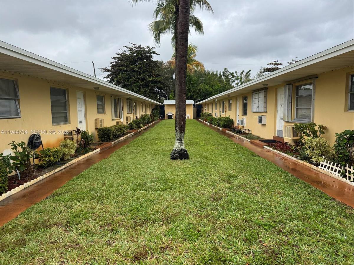 Apartment for rent at 2241 Monroe St #8, Hollywood, FL 33020