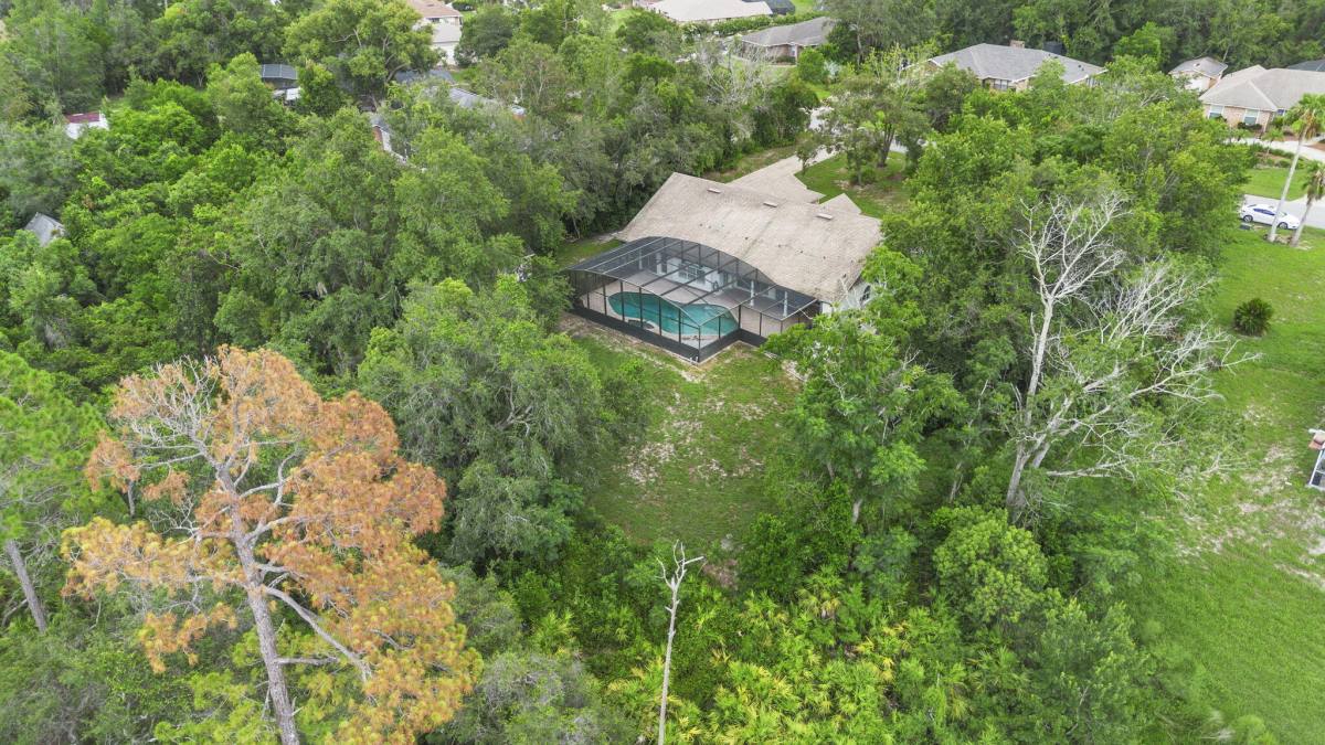 Apartment for rent at 2120 Lakebreeze Way, Deltona, FL 32738