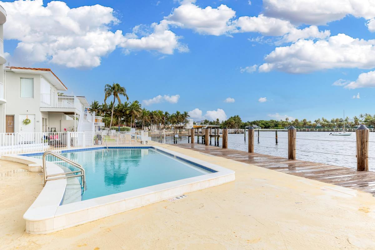 Apartment for rent at 2508 Bay Dr #114, Pompano Beach, FL 33062