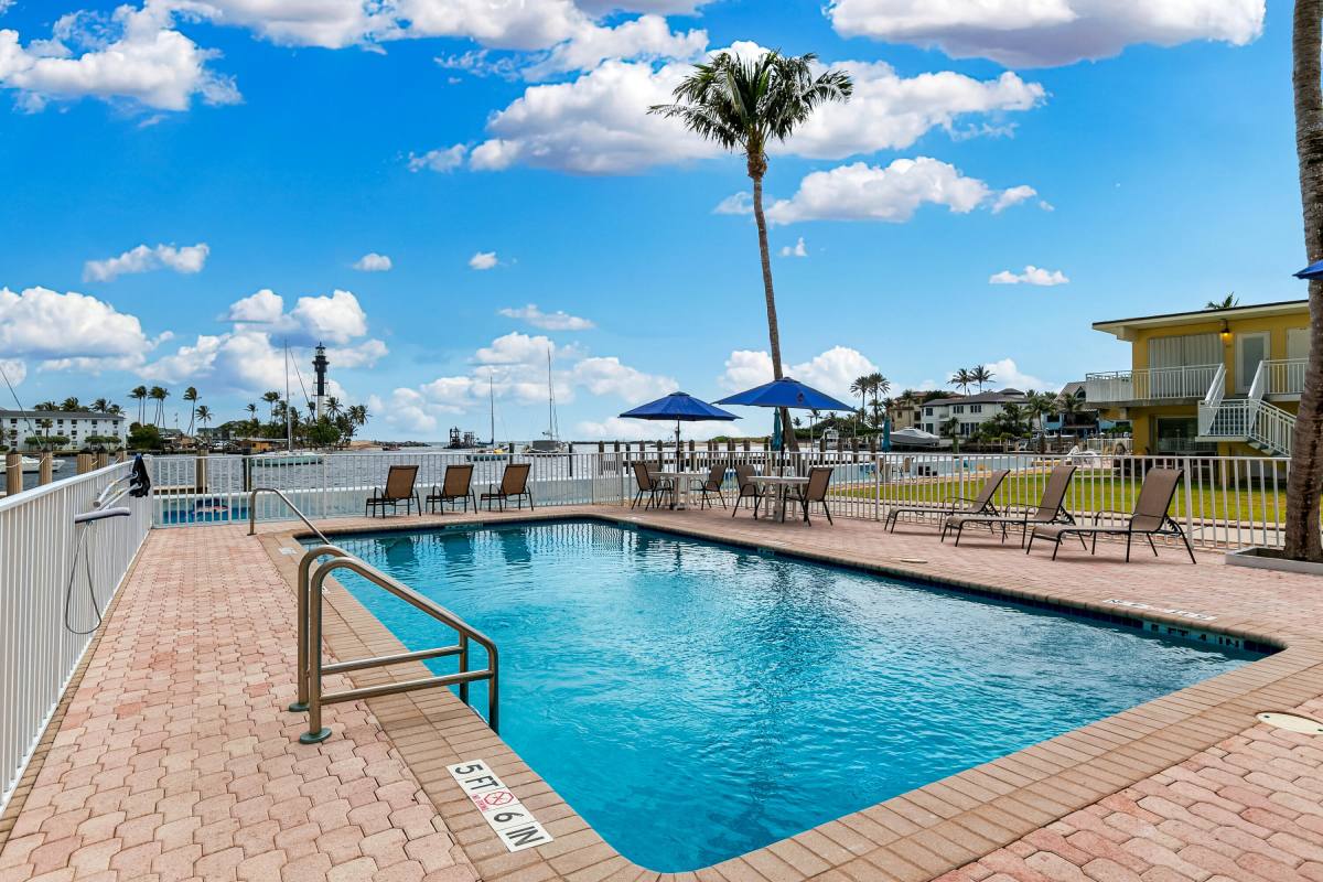 Apartment for rent at 2508 Bay Dr #114, Pompano Beach, FL 33062