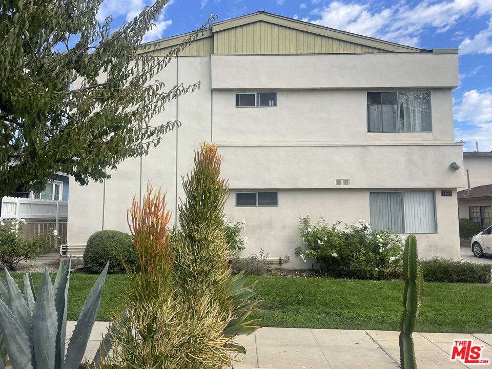 Apartment for rent at 1150 N Commonwealth Ave #1, Los Angeles, CA 90029