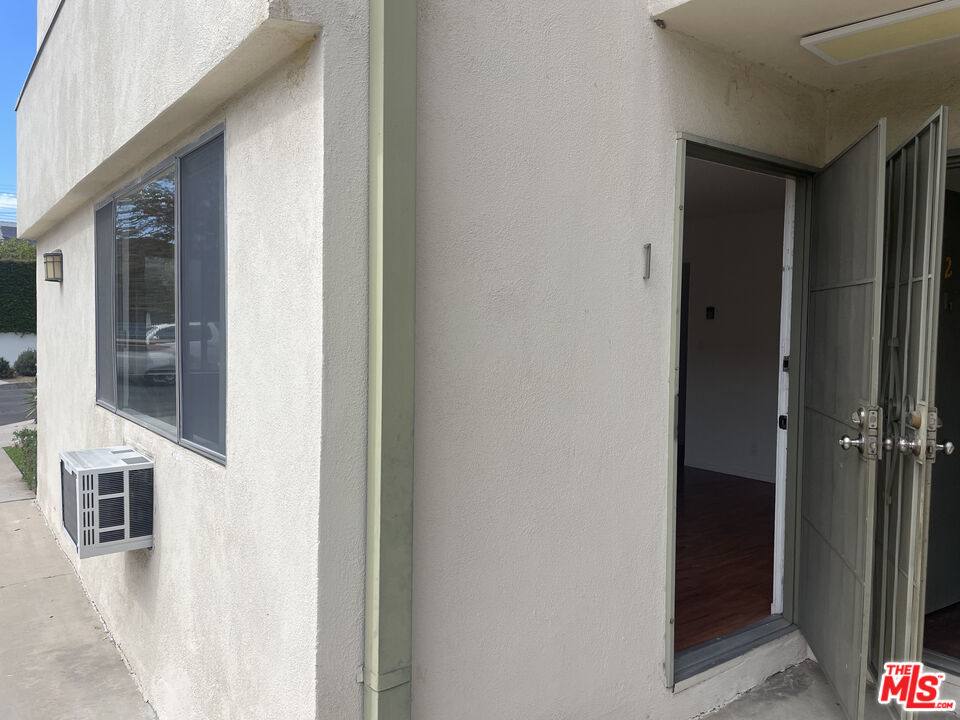 Apartment for rent at 1150 N Commonwealth Ave #1, Los Angeles, CA 90029