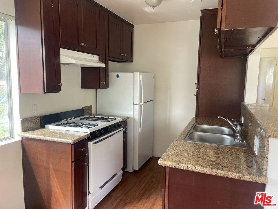 Apartment for rent at 1150 N Commonwealth Ave #1, Los Angeles, CA 90029