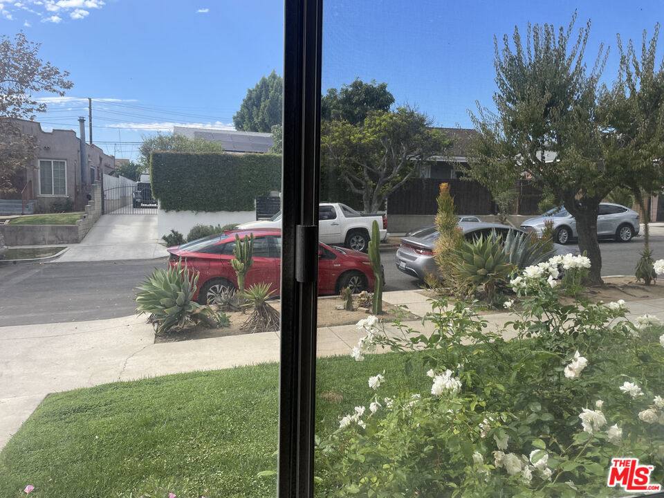 Apartment for rent at 1150 N Commonwealth Ave #1, Los Angeles, CA 90029