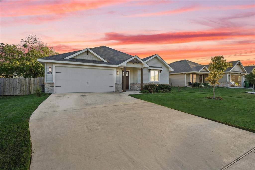 Apartment for rent at 104 Arrowhead Dr #104, Sanger, TX 76266