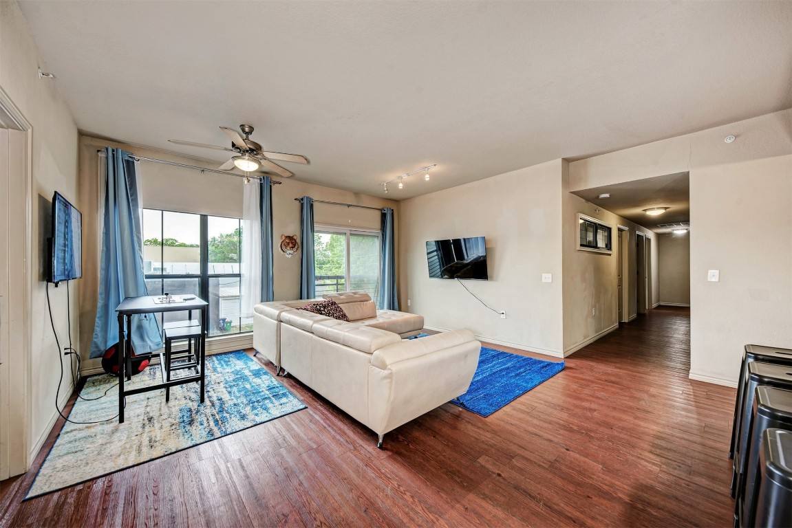 Apartment for rent at 5117 N Lamar Blvd #204, Austin, TX 78751