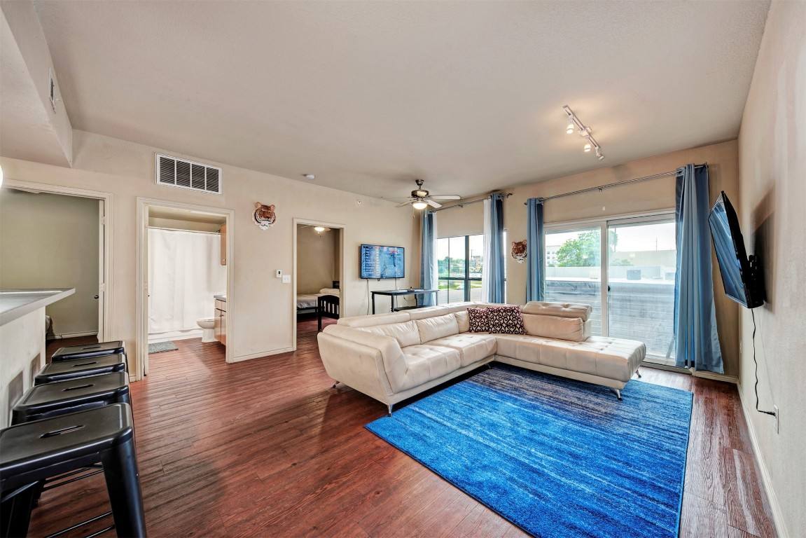 Apartment for rent at 5117 N Lamar Blvd #204, Austin, TX 78751