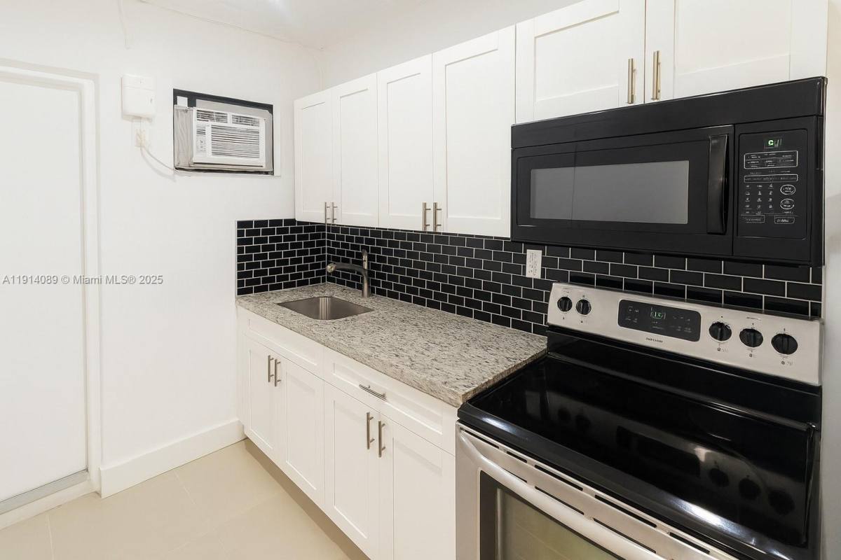Apartment for rent at 5807 SW 25th St #9, Hollywood, FL 33023