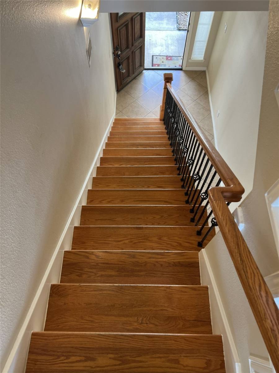 Townhouse for rent at 5615 Winsome Lane #5615H, Houston, TX 77057