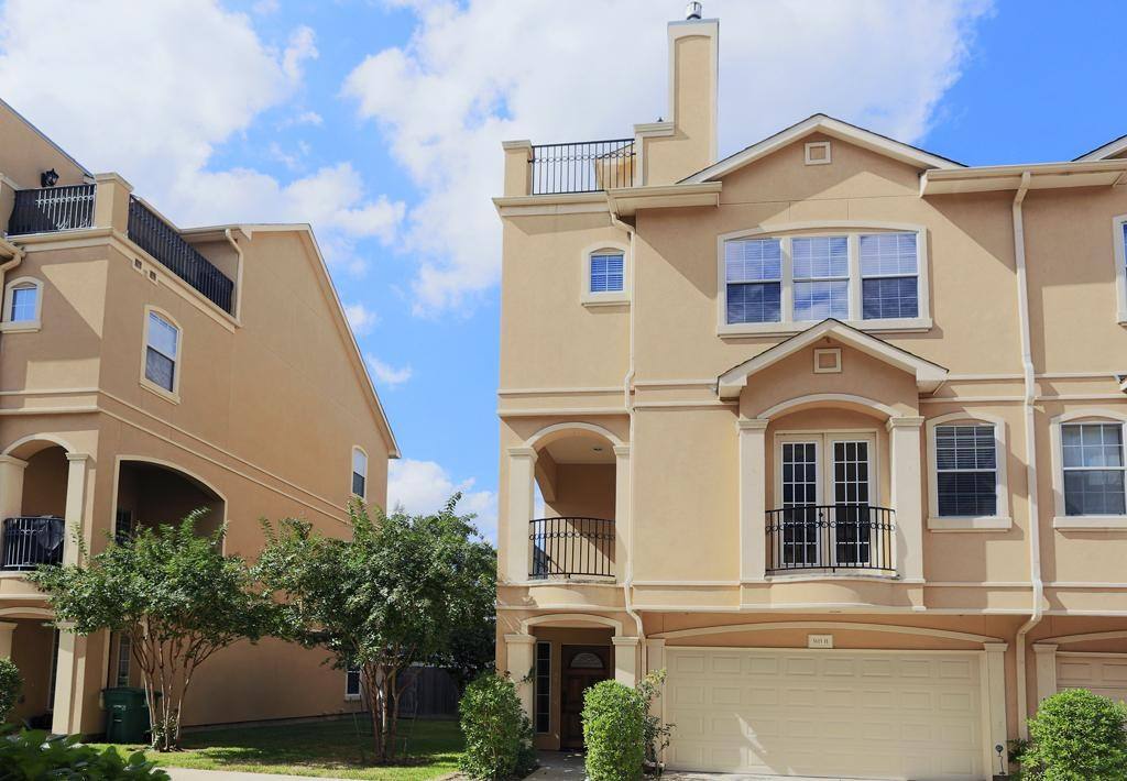 Townhouse for rent at 5615 Winsome Lane #5615H, Houston, TX 77057