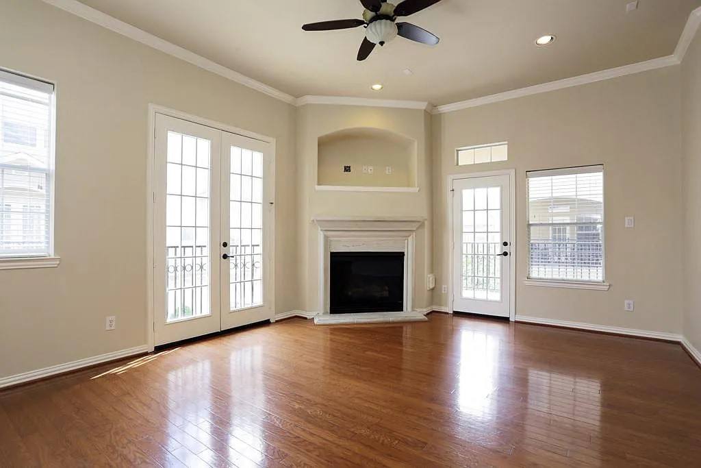 Townhouse for rent at 5615 Winsome Lane #5615H, Houston, TX 77057