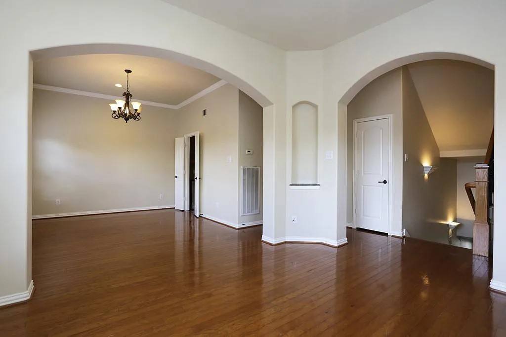 Townhouse for rent at 5615 Winsome Lane #5615H, Houston, TX 77057
