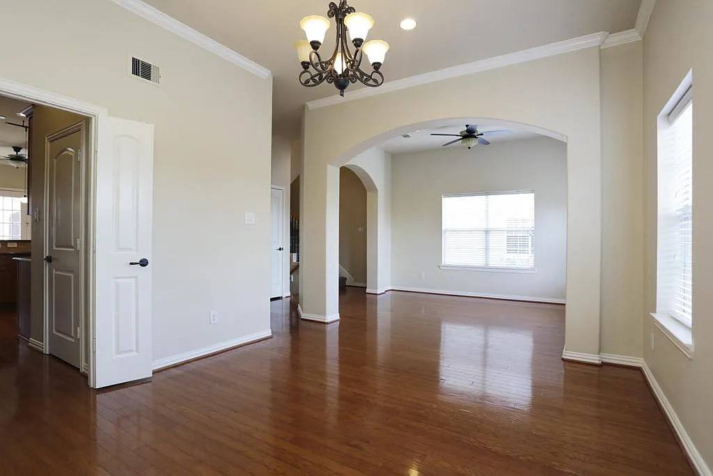 Townhouse for rent at 5615 Winsome Lane #5615H, Houston, TX 77057