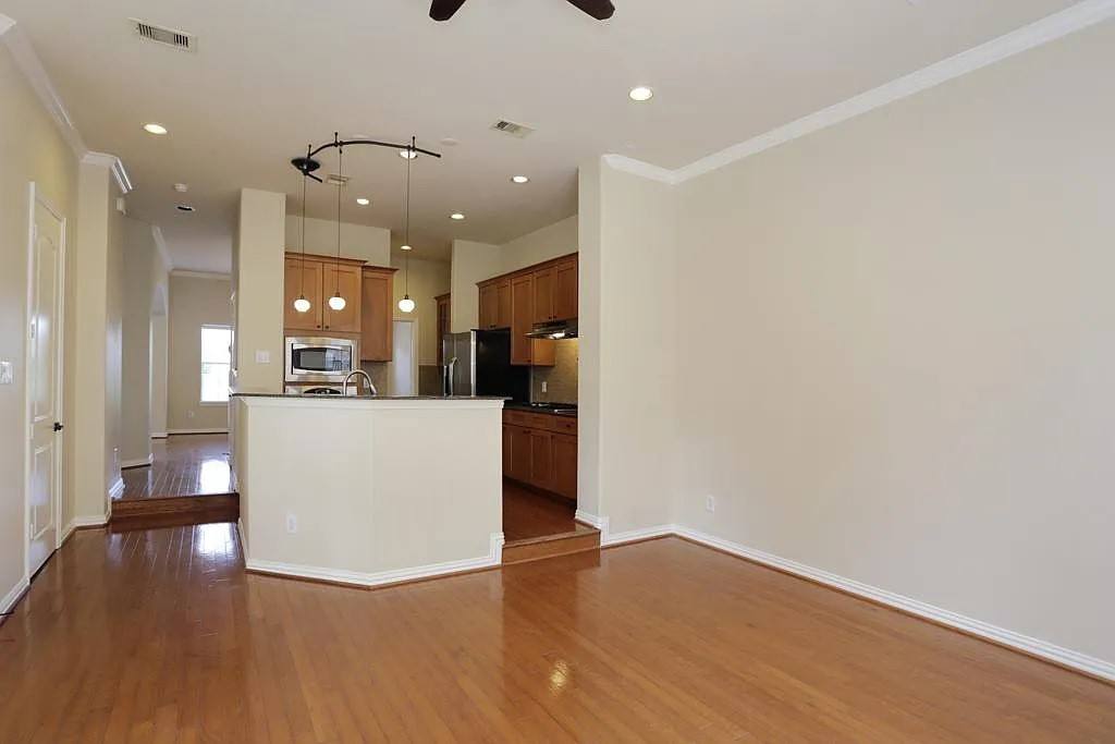 Townhouse for rent at 5615 Winsome Lane #5615H, Houston, TX 77057