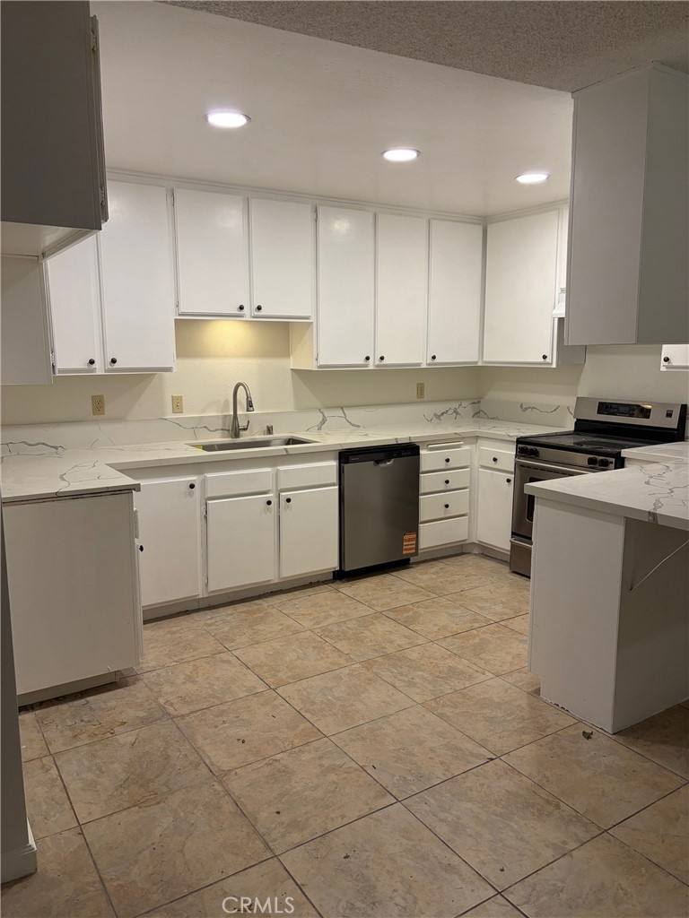 Condo for rent at 2727 Tropicana Dr, Riverside, CA 92504