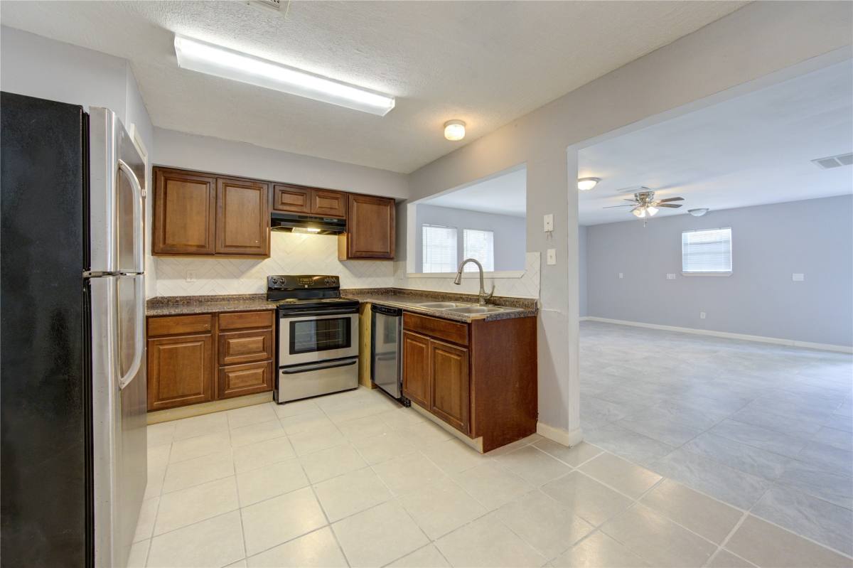 Apartment for rent at 6115 Westbranch Dr, Houston, TX 77072