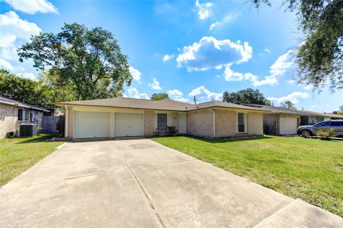 Apartment for rent at 6115 Westbranch Dr, Houston, TX 77072