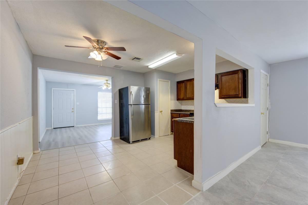 Apartment for rent at 6115 Westbranch Dr, Houston, TX 77072