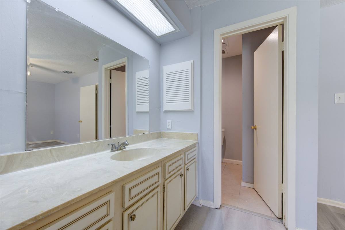 Apartment for rent at 6115 Westbranch Dr, Houston, TX 77072