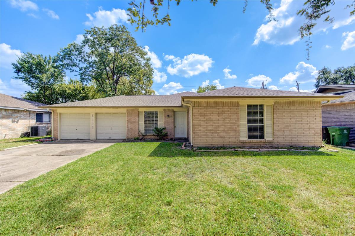 Apartment for rent at 6115 Westbranch Dr, Houston, TX 77072