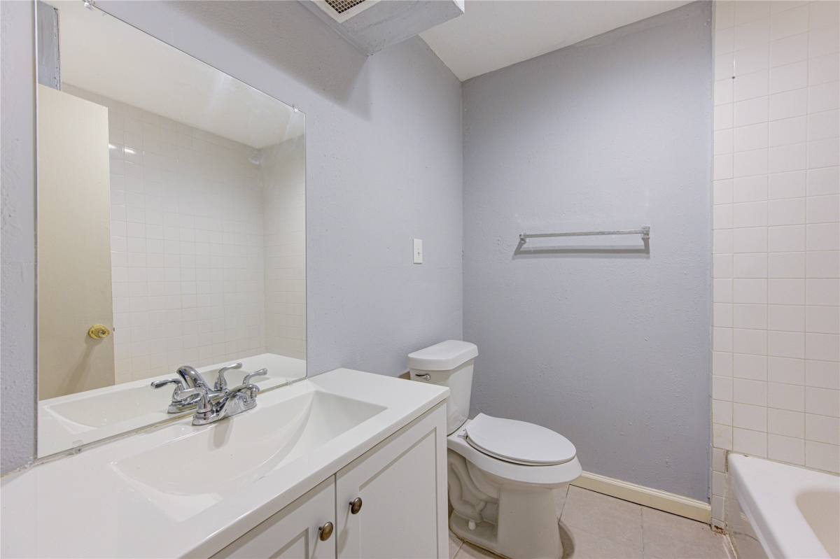 Apartment for rent at 6115 Westbranch Dr, Houston, TX 77072
