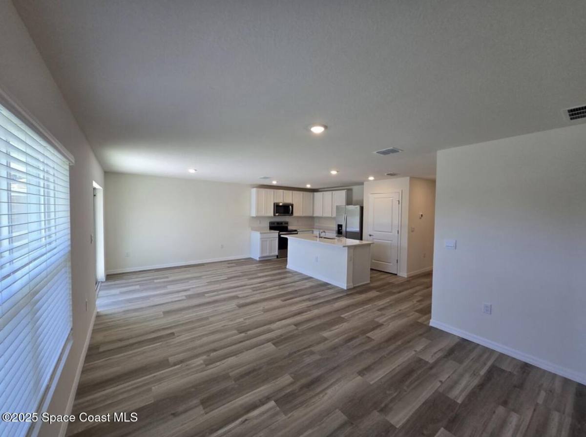 Apartment for rent at 8431 Clearway Dr, Wildwood, FL 34785