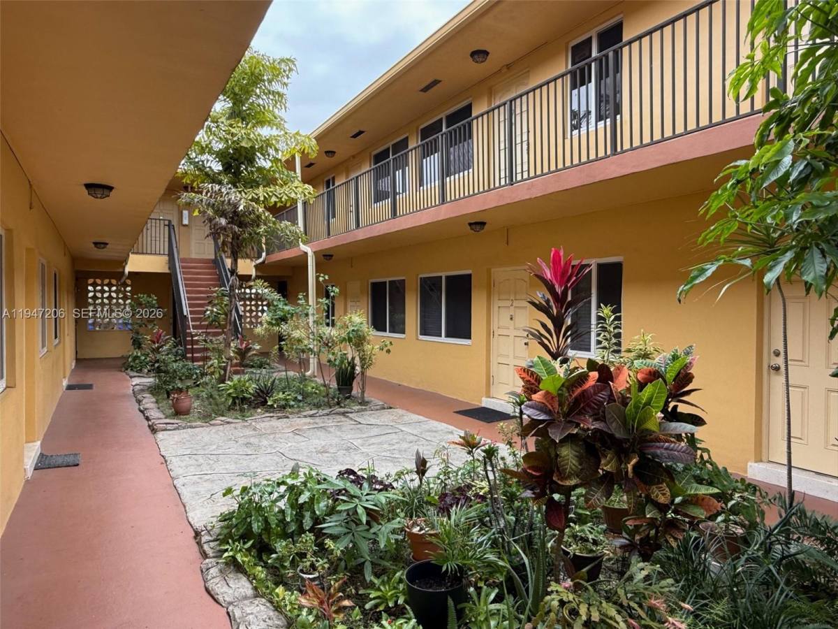 Apartment for rent at 1733 Mayo St #6, Hollywood, FL 33020