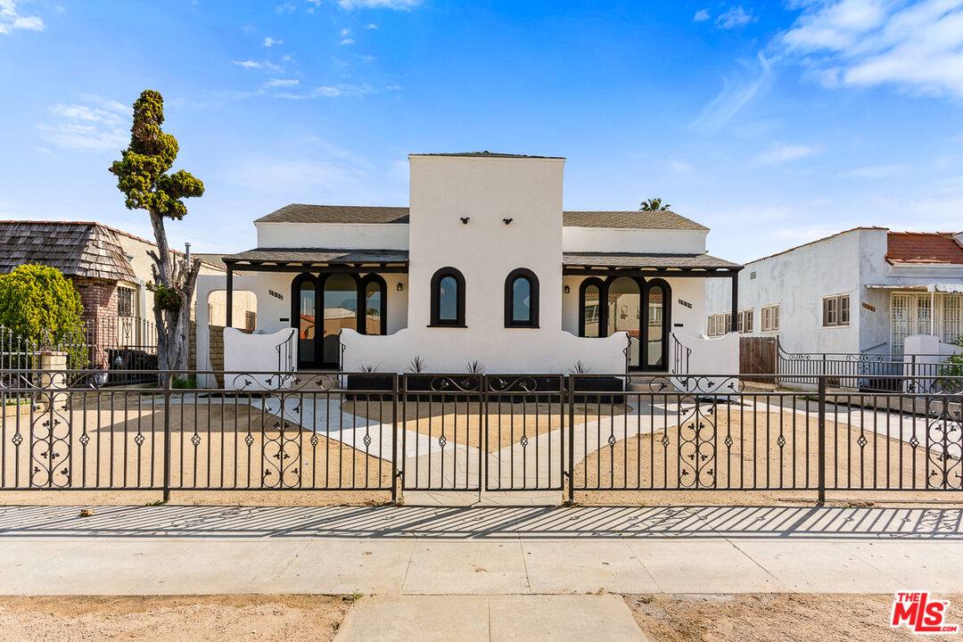 Apartment for rent at 2832 12th Ave, Los Angeles, CA 90018