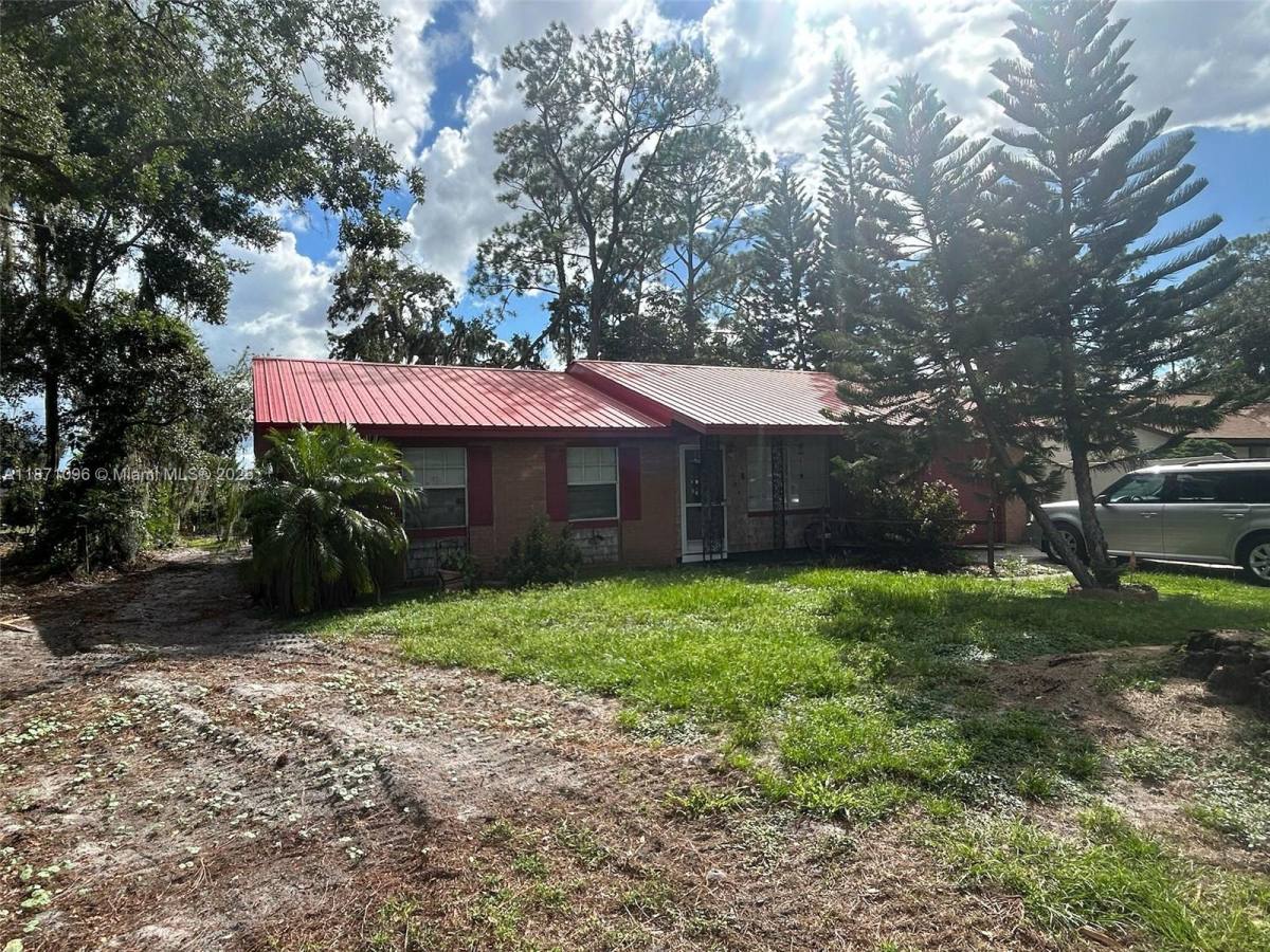 Apartment for rent at 1606 Churchill St, Lake Placid, FL 33852
