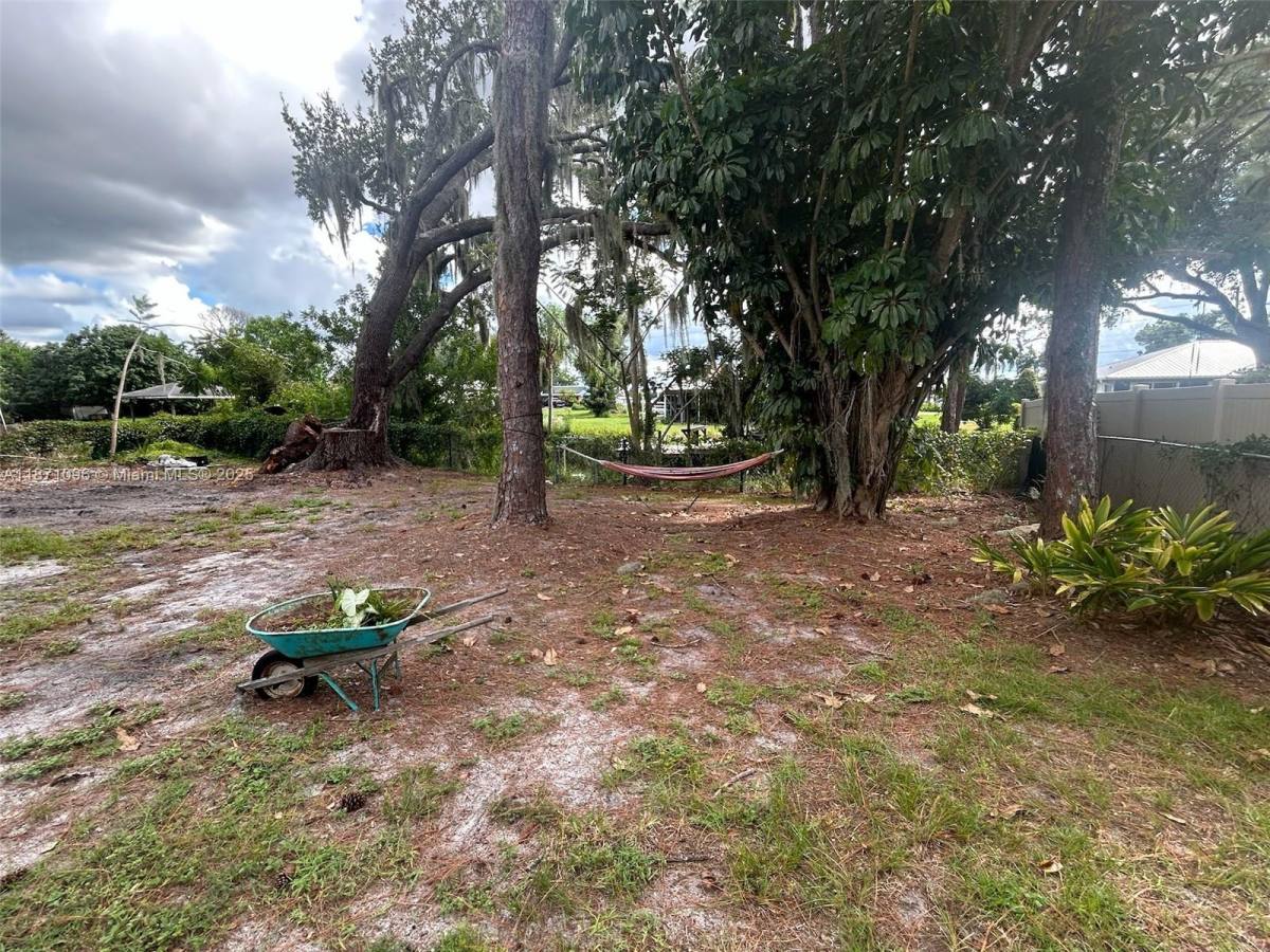 Apartment for rent at 1606 Churchill St, Lake Placid, FL 33852