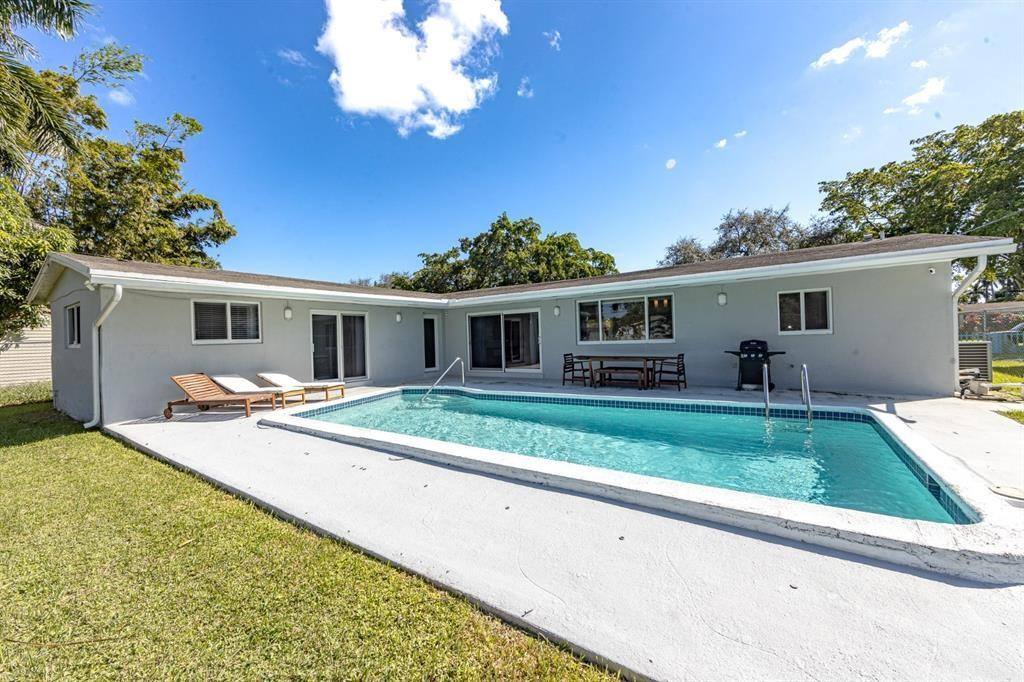 Apartment for rent at 475 NE 142nd St #475, Miami, FL 33161