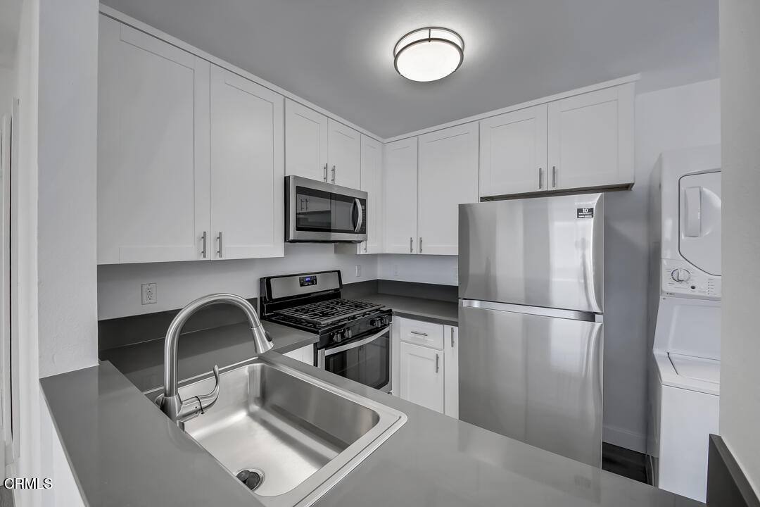 Apartment for rent at 3116 Casitas Ave #3, Los Angeles, CA 90039