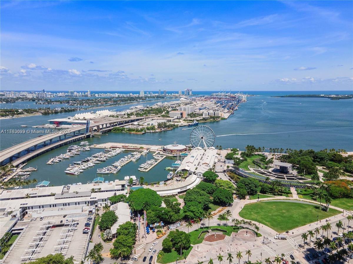 Apartment for rent at 227 NE 2nd St #2201, Miami, FL 33132