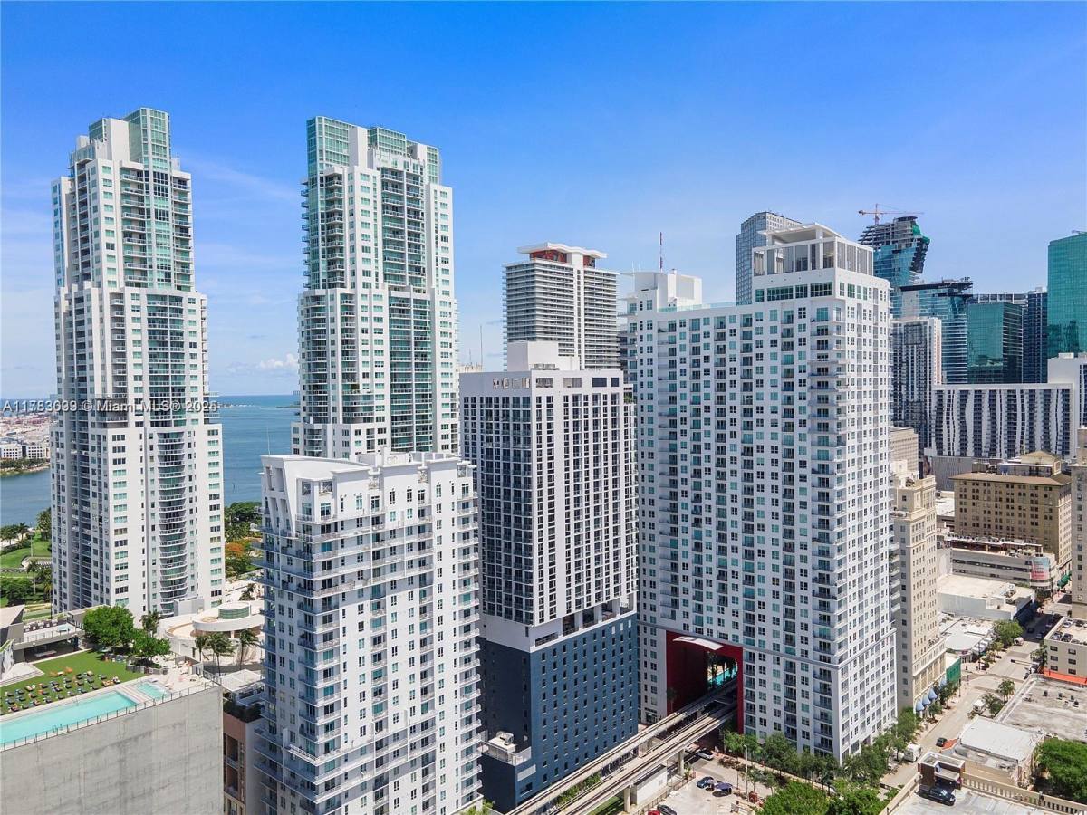 Apartment for rent at 227 NE 2nd St #2201, Miami, FL 33132