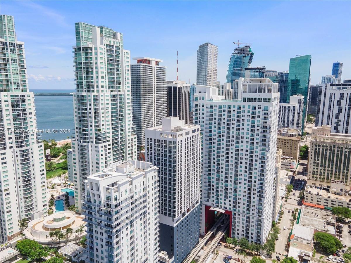 Apartment for rent at 227 NE 2nd St #2201, Miami, FL 33132